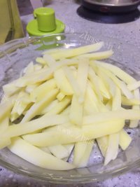 芳香四溢的炸薯条做法图解2)