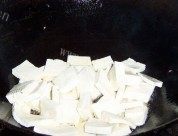 家常菜红烧鸡蛋豆腐做法图解5)