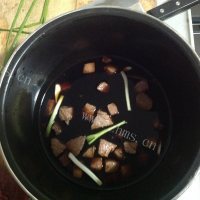美味的红烧牛肉面做法图解3)
