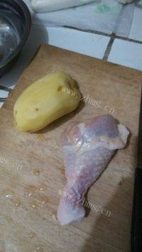 口感丰富的土豆烧鸡肉做法图解1)