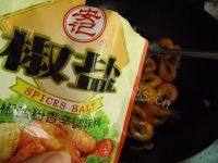 妈妈教我做椒盐虾做法图解7)