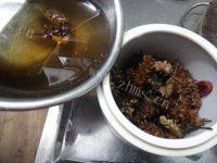 猪塞肉炖夏枯草做法图解6)