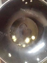 滋补的豆腐鲫鱼汤做法图解3)
