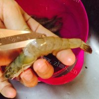 鲜香芝士蒜蓉焗大虾做法图解2)