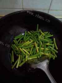 家常菜蒜苗炒肉丝做法图解6)