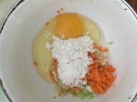 家常宝宝鸡蛋饼做法图解3)