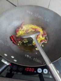 香喷喷的板栗焖排骨做法图解2)