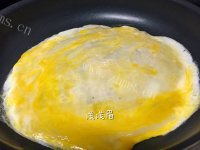 自制黑芝麻鸡蛋饼做法图解3)