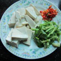 家常菜芹菜豆腐做法图解1)