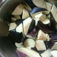 色香味美的麻辣茄子炖土豆做法图解2)