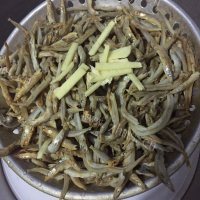 美味凉拌小银鱼做法图解1)