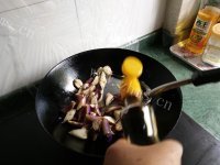 美味营养的油焖茄子做法图解4)