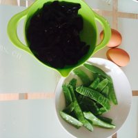 美味的木耳荷兰豆炒鸡蛋做法图解1)