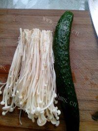 易做的金针菇拌黄瓜做法图解1)