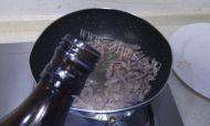 鲜美的蒜薹炒肉丝做法图解4)