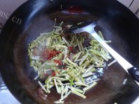 喷香的野春笋炒腊肉做法图解7)