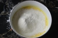 可口的酸奶戚风蛋糕做法图解3)