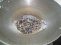 家常菜豆豉鲮鱼炒油麦菜做法图解3)