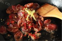 特下饭的香肠焖饭做法图解6)