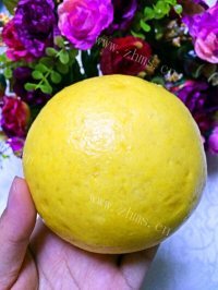 自制南瓜黄金馒头做法图解12)