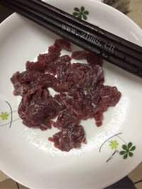 酸菜炒牛肉做法图解2)