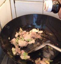 好吃的五花肉炖豆角做法图解9)
