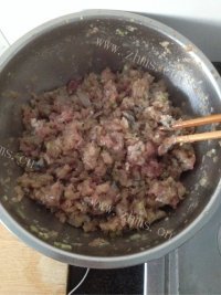 美味的鲅鱼饺子做法图解4)