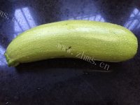 家常菜炒嫩南瓜丝做法图解1)