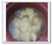 可口的土豆排骨汤做法图解5)