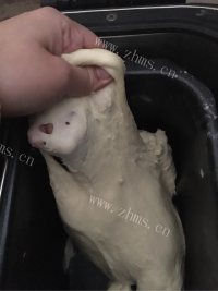 好吃的豆沙辫子面包做法图解1)