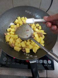「美味可口」土豆炒肉做法图解7)