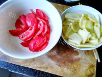 美味的土豆番茄汤的做法图解一