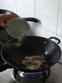毛豆炒肉丝自制做法图解5)