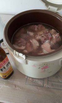 酸甜黄豆焖猪手做法图解4)