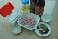 美味的红烧凤爪做法图解1)