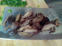 家常菜香菇炒豆芽做法图解2)
