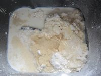 自制豆沙小餐包做法图解3)