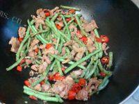 家常菜五花肉炒豆角做法图解8)