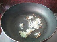 易做的蒜蓉荷兰豆做法图解2)