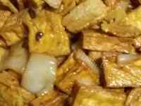 美味的酱烧豆干肉片做法图解15)