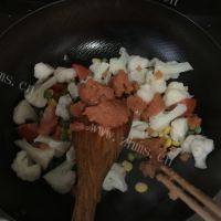 家常菜番茄炒菜花做法图解4)