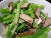 香干炒芹菜做法图解5)