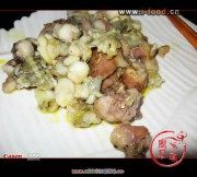 美味的蒜香牛蛙做法图解3)