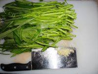甘脆的蒜蓉空心菜做法图解1)