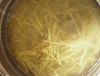 健康美食之醋溜土豆丝做法图解2)