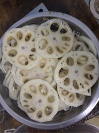 家常菜清炒莲藕做法图解2)