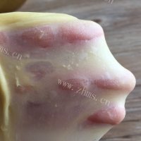 美味的蛋黄排包做法图解4)