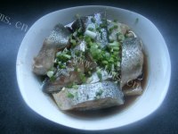 美味的清蒸海鲈鱼做法图解4)