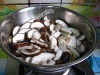 味道不错的香菇油菜做法图解3)