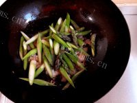 家常菜芦笋虾仁做法图解4)